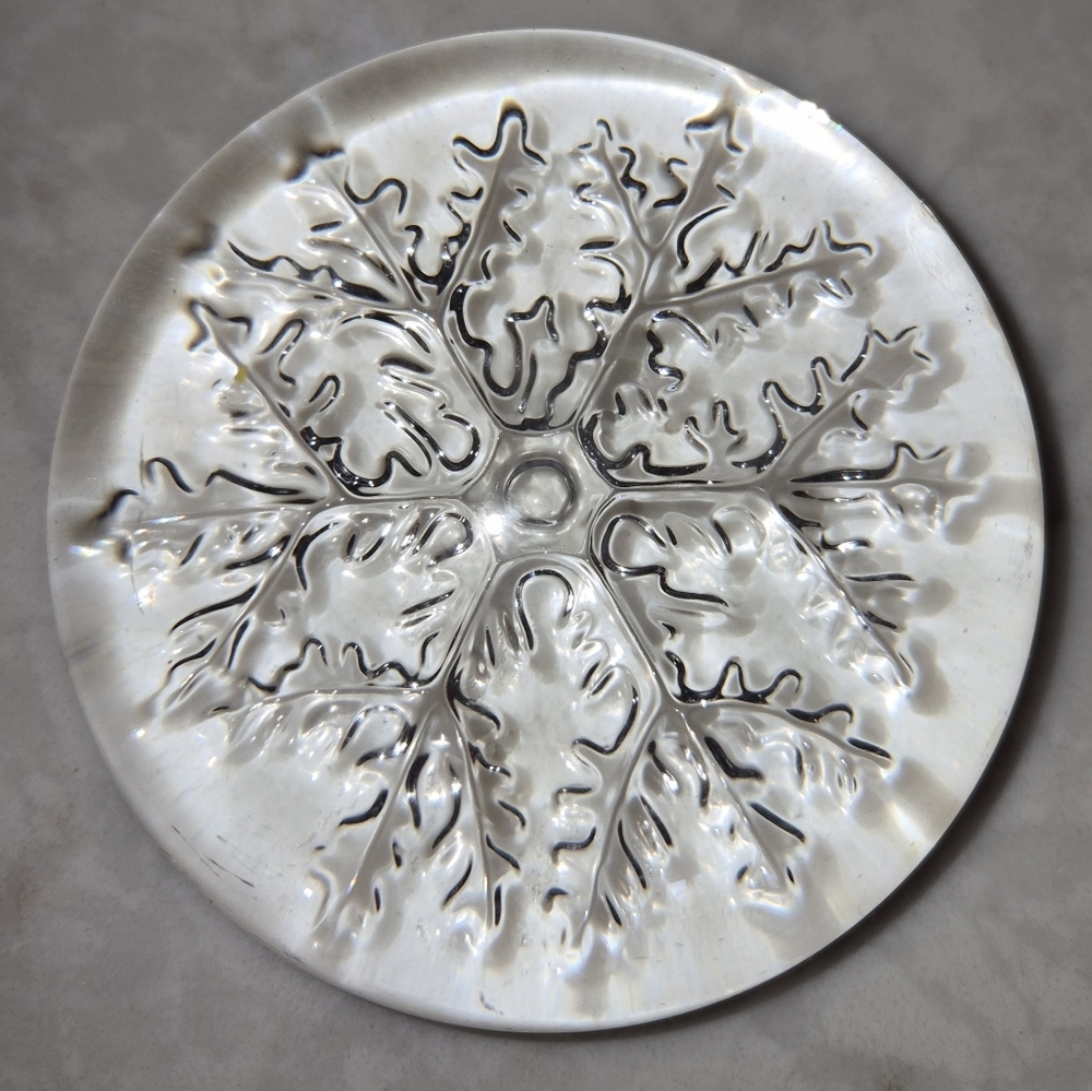 Vintage CLEAR ART GLASS PAPERWEIGHT SNOWFLAKE 3.5" DIAMETER - Picture 1 of 3